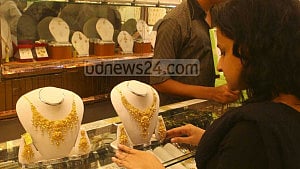 Gold prices drop, export push for readymade jewellery