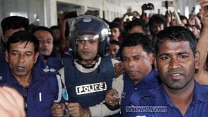 হবিগঞ্জে ২ দিনের রিমাণ্ডে ব্যারিস্টার সুমন, প্রিজনভ্যানে ছোড়া হল ডিম