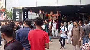 ৫ ঘণ্টা বন্ধের পর আবার চালু যমুনা ফিউচার পার্ক