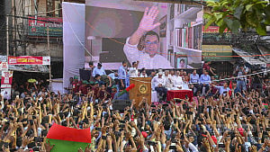 ‘বিপ্লব ও সংহতি দিবসের’ শোভাযাত্রায় মানুষের ঢল