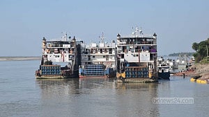 নভেম্বরে তৃতীয় বারের মতো বন্ধ আরিচা-কাজিরহাট ফেরি চলাচল