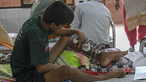 Injured protesters return to hospital