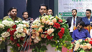 সংবিধানে ‘ব্ল্যাসফেমি’র সাজা চাইলেন পার্থ