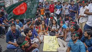 ঢাকা কেন্দ্রীয় বিশ্ববিদ্যালয় অধ্যাদেশের দাবিতে সোমবার ‘লং মার্চ’