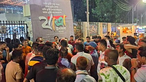 নাটক বন্ধ ও হামলায় 'উদ্বিগ্ন' প্রবাসী নাট্যকর্মীরা