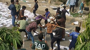 সংঘাতে রণক্ষেত্র মোল্লা কলেজ