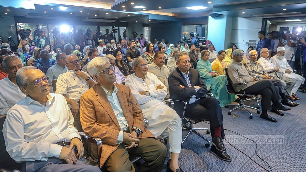 সাবিহ উদ্দিন আহমেদের স্মরণ সভায় অংশগ্রহণকারীরা।