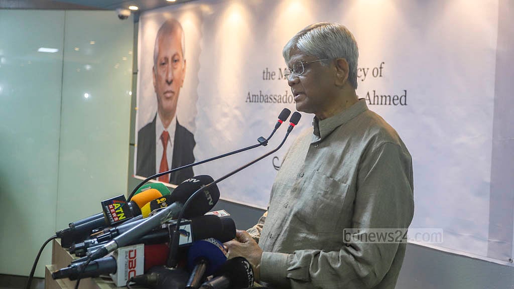 সাবিহ উদ্দিন আহমেদের স্মরণ সভায় অর্থ উপদেষ্টা সালেহ উদ্দিন আহমেদ।