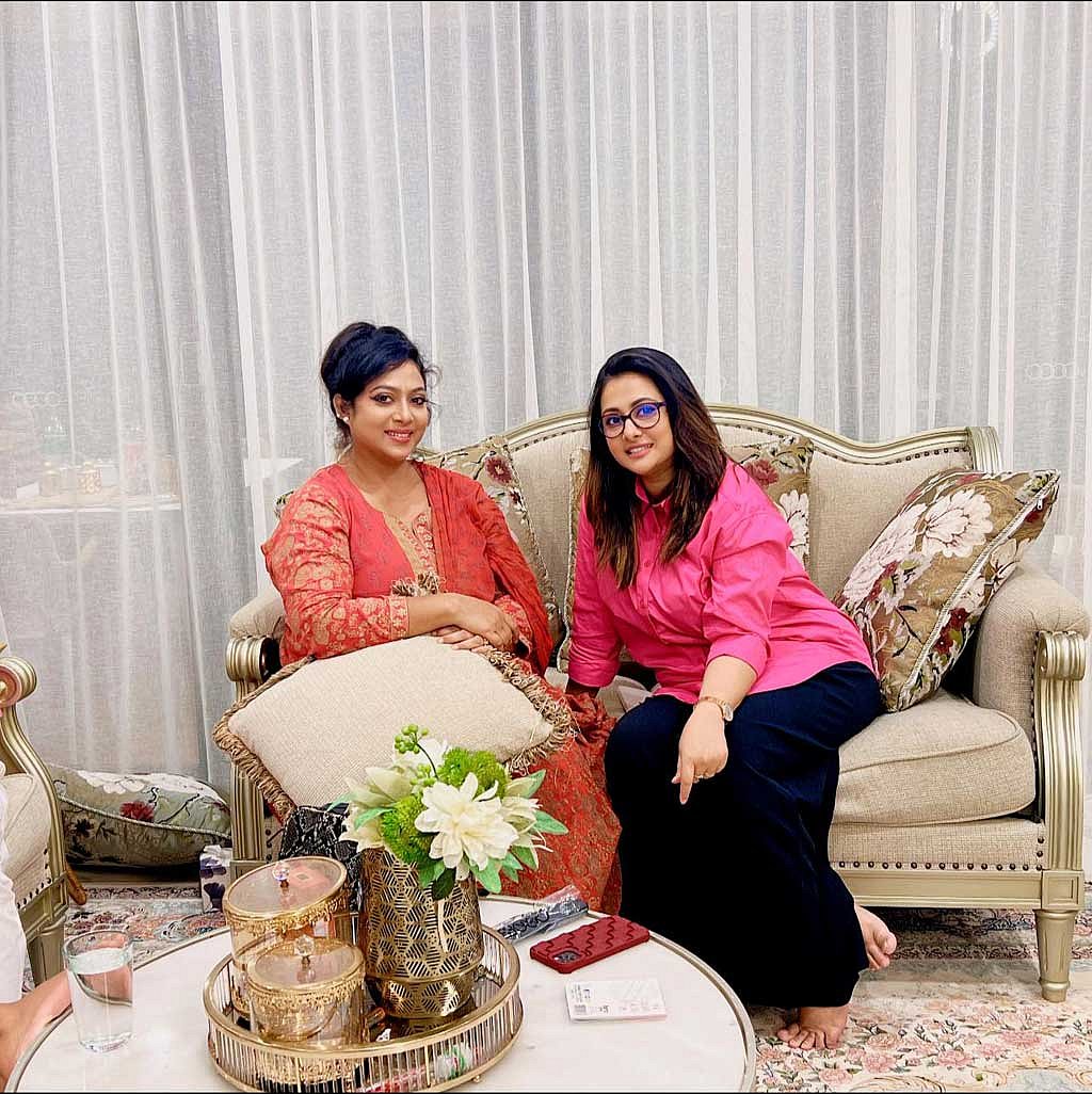 সিডনিতে আসার পার ‘ফ্লাওয়ার ফেস্টিভ্যালে’ও গিয়েছেন বলে জানিয়েছেন শাবনূর। ভালোবাসেন ঘরে ফুলদানিতে ফুল রাখতে।