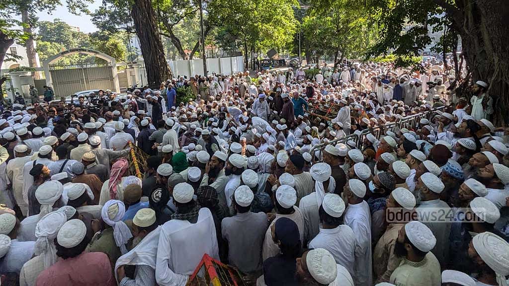 প্রধান উপদেষ্টার কার্যালয়ে যাওয়ার আগে কাকরাইলে অবস্থান নেন সাদপন্থিরা। 