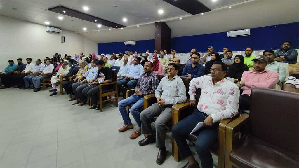 বাংলাদেশে জেনিভা ক্যাম্পে বসবাসকারী উর্দুভাষীদের অধিকার নিয়ে সেমিনারে ক্যাম্পের প্রতিনিধিরাও অংশ নেয়। 