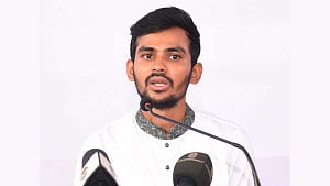 নিষিদ্ধ সংগঠনের কেউ সরকারি কাজে নয়: আসিফ মাহমুদ