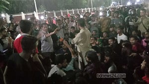 বঙ্গভবনের সামনে বিক্ষোভে দুই শিক্ষার্থীসহ আহত ৩