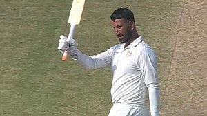 ২১ হাজার রানের ঠিকানায় পৌঁছে পুজারার রেকর্ড-ছোঁয়া ডাবল সেঞ্চুরি