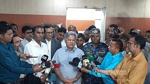 দুই জাহাজে অগ্নিকাণ্ড ‘নাশকতা’ কি না, উত্তর খুঁজতে মন্ত্রণালয়ের কমিটি
