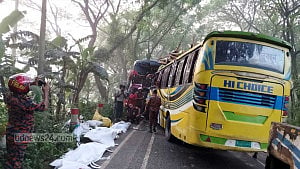 ফরিদপুরে দুই বাসের সংঘর্ষে নিহত ৫