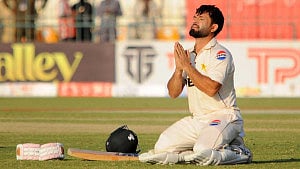 বারবার হৃদয় ভাঙার পরও হাল না ছাড়ার গল্প শোনালেন অভিষেকে সেঞ্চুরিয়ান কামরান