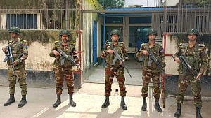 সন্ত্রাস: মোহাম্মদপুরে সেনাবাহিনীর ‘বিশেষ ব্যবস্থা’