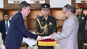 রাষ্ট্রপতির কাছে পরিচয়পত্র পেশ করলেন নতুন দুই রাষ্ট্রদূত