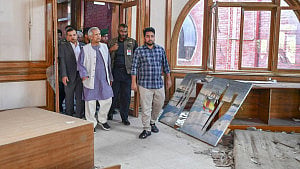 Yunus visits Ganabhaban