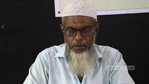 নওগাঁয় বিএনপি নেতার বিরুদ্ধে জমি দখলের অভিযোগ