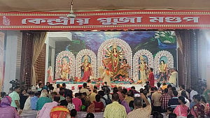 নবমীতে ‘বিহিত পূজা’, ‘দর্পণ বিসর্জনে’ মণ্ডপে বিদায়ের সুর