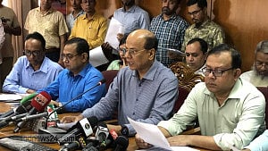 পদত্যাগ ‘করছেন’ ঢাকা শিক্ষা বোর্ডের চেয়ারম্যান তপন কুমার