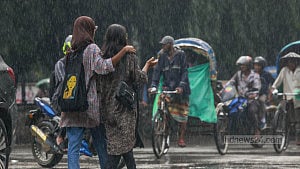 বৃষ্টি ঝরবে আরও দুদিন, বাড়ছে নদ-নদীর পানি