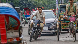 হেলমেটবিহীন যাত্রা