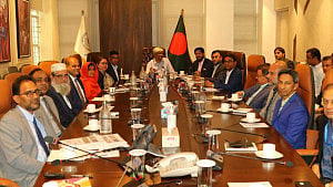 পুঁজিবাজার: বিএসইসিতে অর্থ উপদেষ্টা, এখনই বলবেন না পরিকল্পনা