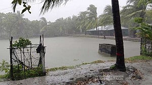 ঘূর্ণিঝড় দানা: সাতক্ষীরার উপকূলীয় ২ উপজেলায় ছুটি বাতিল
