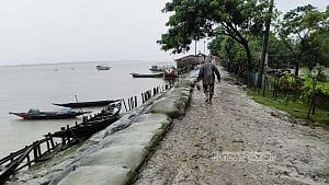 ‘দানা’: ৫ বিভাগে ভারি বৃষ্টির সতর্কবার্তা