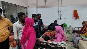 শেরপুর হাসপাতালে ‘ইনজেকশন দেওয়ার’ পর অসুস্থ ৩০ রোগী