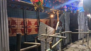 সিরাজগঞ্জে মেলায় ‘অশ্লীলতা’: ভেঙে দেওয়া হল ৫ প্যান্ডেল, ১০ জনের সাজা