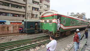 ৫ ঘণ্টা পর গোপীবাগে ট্রেনলাইন সচল