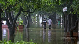 Waterlogging at Dhanmondi Lake