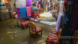 Traders struggle amid waterlogging
