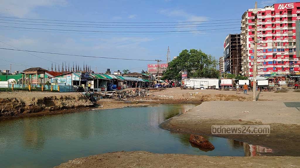  ভাঙনের শিকার কক্সবাজারের সুগন্ধা পয়েন্টের এই দশা।