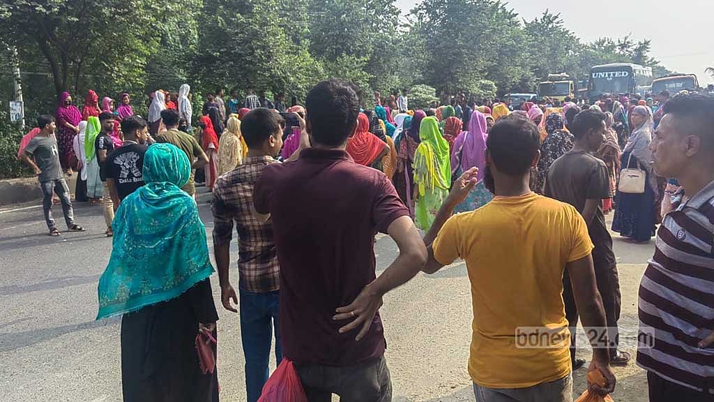 সরকার পতনের পর থেকে সালমান এফ রহমানের বেক্সিমেকো গ্রুপের শ্রমিকরা বকেয়া বেতনের দাবিতে নিয়মিত বিক্ষোভ করে আসছে।