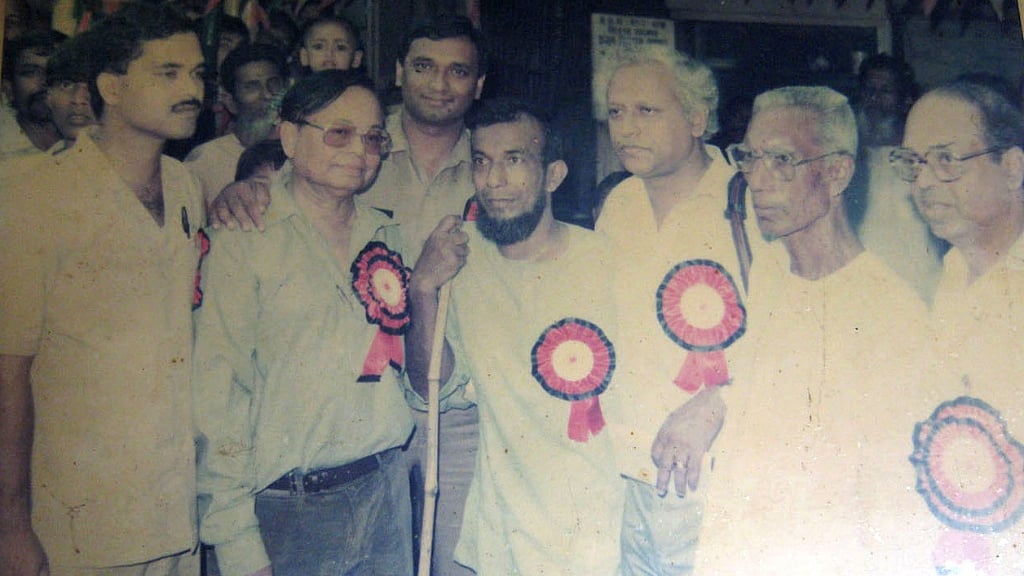 ১৯৯২ সালে কাশেম মোল্লার সঙ্গে দেখা করেন বিবিসির ‘ইস্টার্ন সার্ভিস সেকশন’-এর প্রধান ব্যারি ল্যাংরিজ, বাংলা সার্ভিসের উপপ্রধান সিরাজুর রহমান, প্রযোজক ও প্রেজেন্টার দীপঙ্কর ঘোষ এবং সংবাদদাতা আতাউস সামাদ।