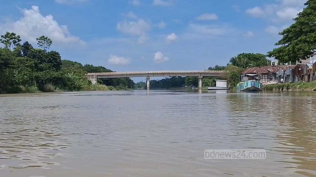 শরীয়তপুরের নড়িয়া উপজেলার কীর্তিনাশা নদীর উপর ভোজেশ্বর-জপসা ব্রিজ। 