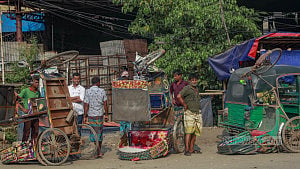 Police removing battery-powered rickshaws