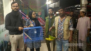 বরিশালে ময়না ও টিয়া উদ্ধার