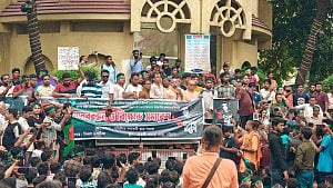 ‘সনাতনীরা সুরক্ষার জন্য লড়তে জানে’: চট্টগ্রামে সমাবেশে ঘোষণা