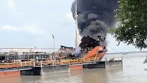 এমটি বাংলার জ্যোতিতে আগুন: তিন লাশ উদ্ধার