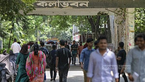 প্রাণ ফিরছে বিশ্ববিদ্যালয়গুলোতে, সঙ্গে শঙ্কাও