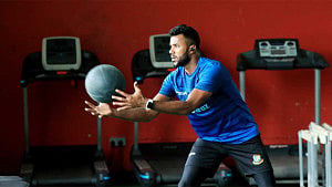 ‘আফসোস নিয়ে’ সেরে ওঠার অপেক্ষায় ইবাদত