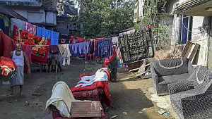 বন্যার পানি নেমেছে, ঘুরে দাঁড়ানোর লড়াই