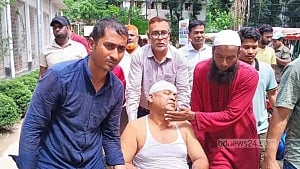 গাজীপুরে বনদস্যুদের হামলায় ৩ বন কর্মকর্তা আহত