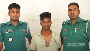 ছেলেকে বেড়াতে নিয়ে গলাটিপে হত্যা করেন বাবা: পুলিশ